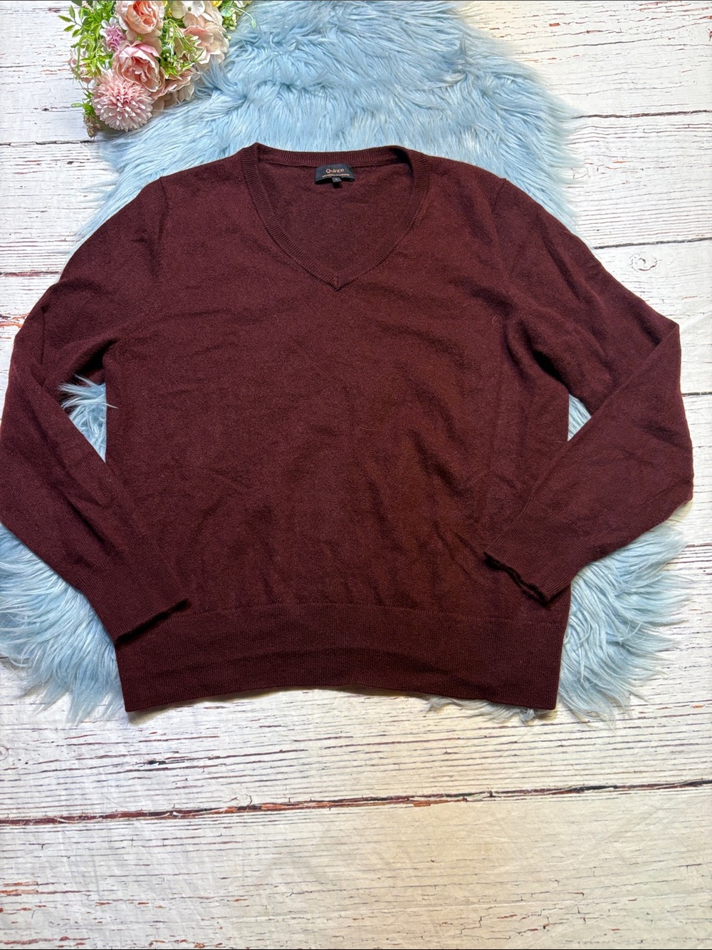 Quince Mongolian Cashmere V-Neck Sweater in Rich Burgundy Sz L